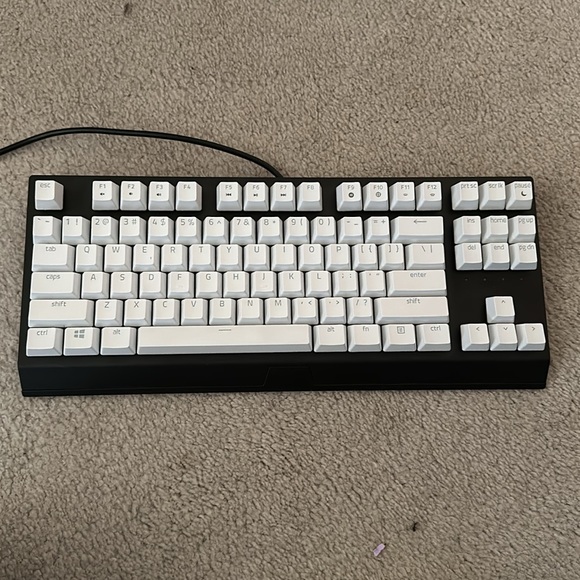 Razer Blackwidow V3 TKL KeyBoard - White Keycaps (Black Keycaps included) - Picture 2 of 2